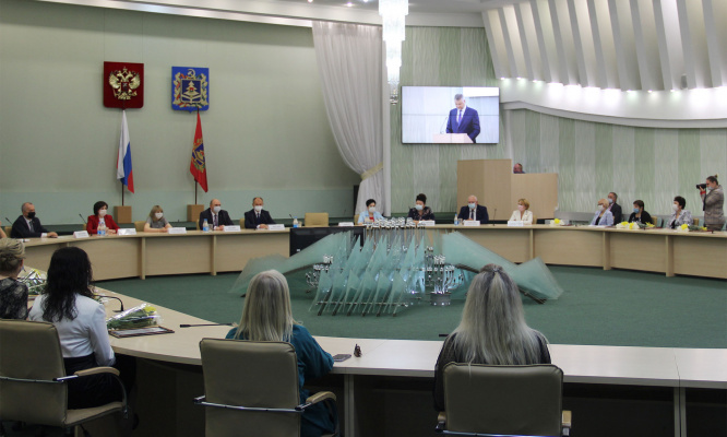 В Брянской области поздравили с профессиональным праздником работников социальной сферы